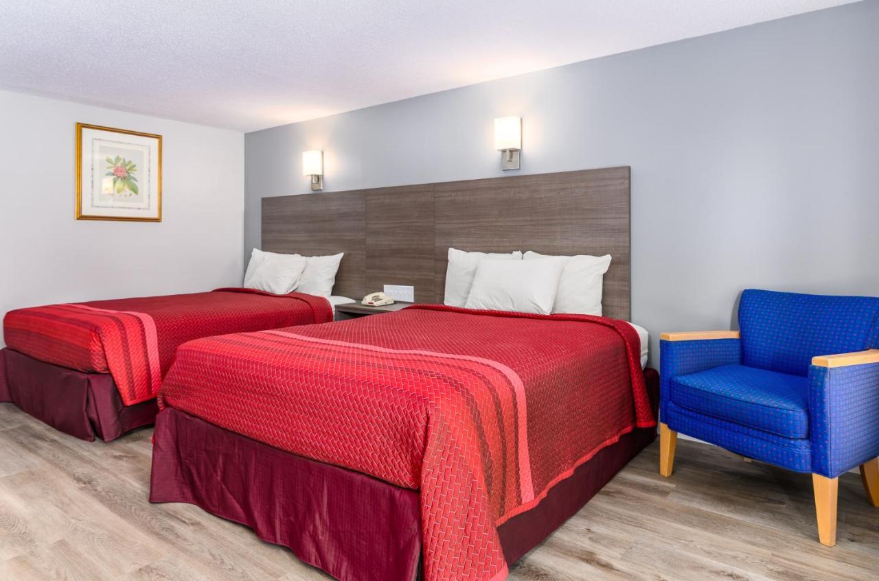 Captains Quarters Motel & Conference Center Истхем Экстерьер фото