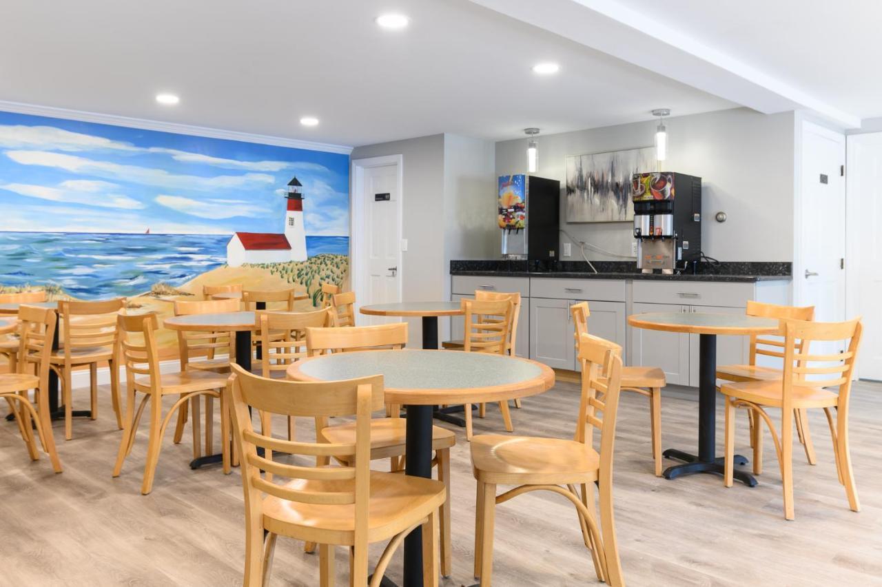 Captains Quarters Motel & Conference Center Истхем Экстерьер фото
