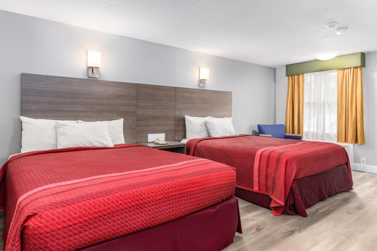 Captains Quarters Motel & Conference Center Истхем Экстерьер фото