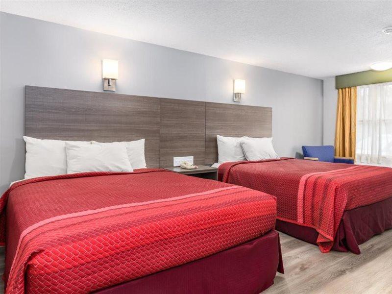 Captains Quarters Motel & Conference Center Истхем Экстерьер фото