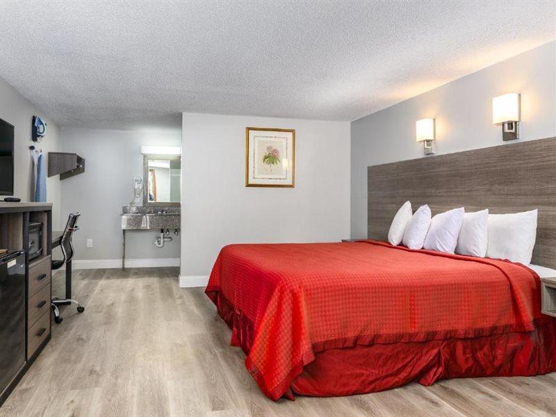 Captains Quarters Motel & Conference Center Истхем Экстерьер фото