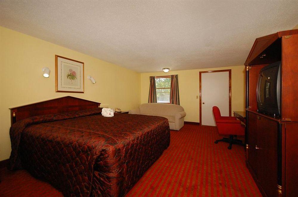 Captains Quarters Motel & Conference Center Истхем Экстерьер фото