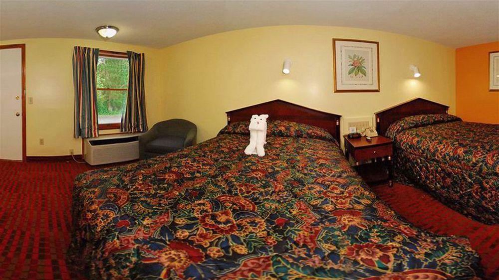 Captains Quarters Motel & Conference Center Истхем Экстерьер фото