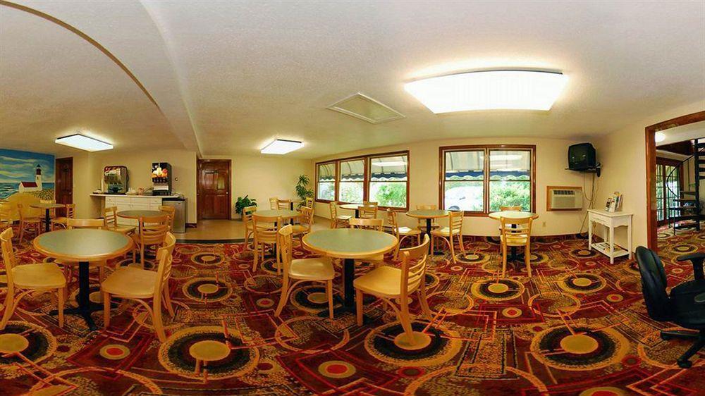 Captains Quarters Motel & Conference Center Истхем Экстерьер фото