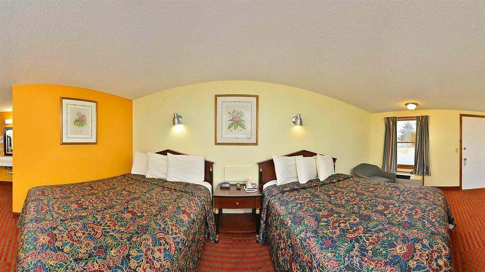 Captains Quarters Motel & Conference Center Истхем Экстерьер фото