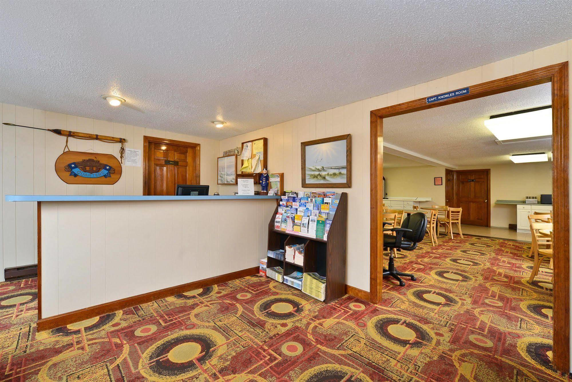 Captains Quarters Motel & Conference Center Истхем Экстерьер фото