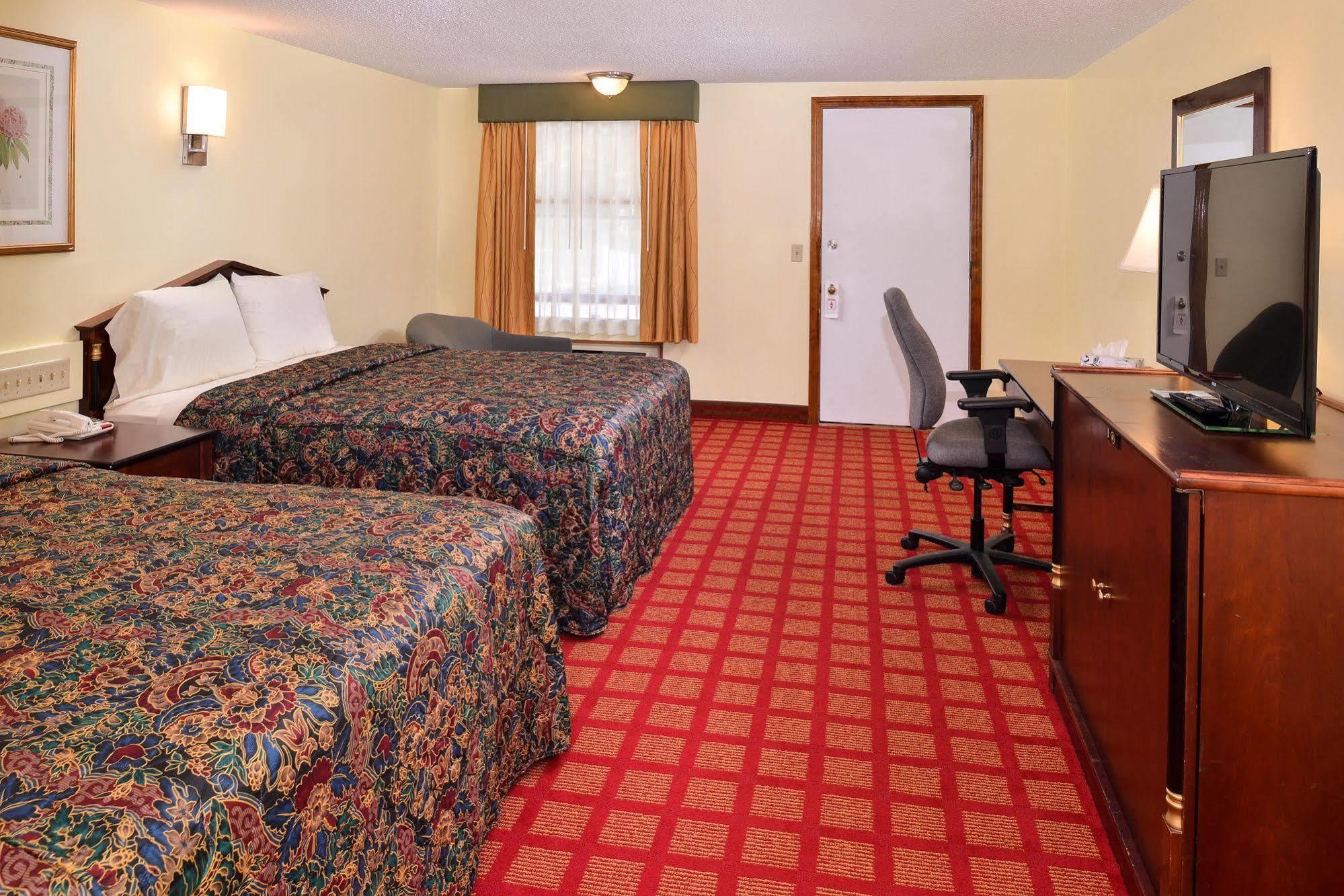 Captains Quarters Motel & Conference Center Истхем Экстерьер фото