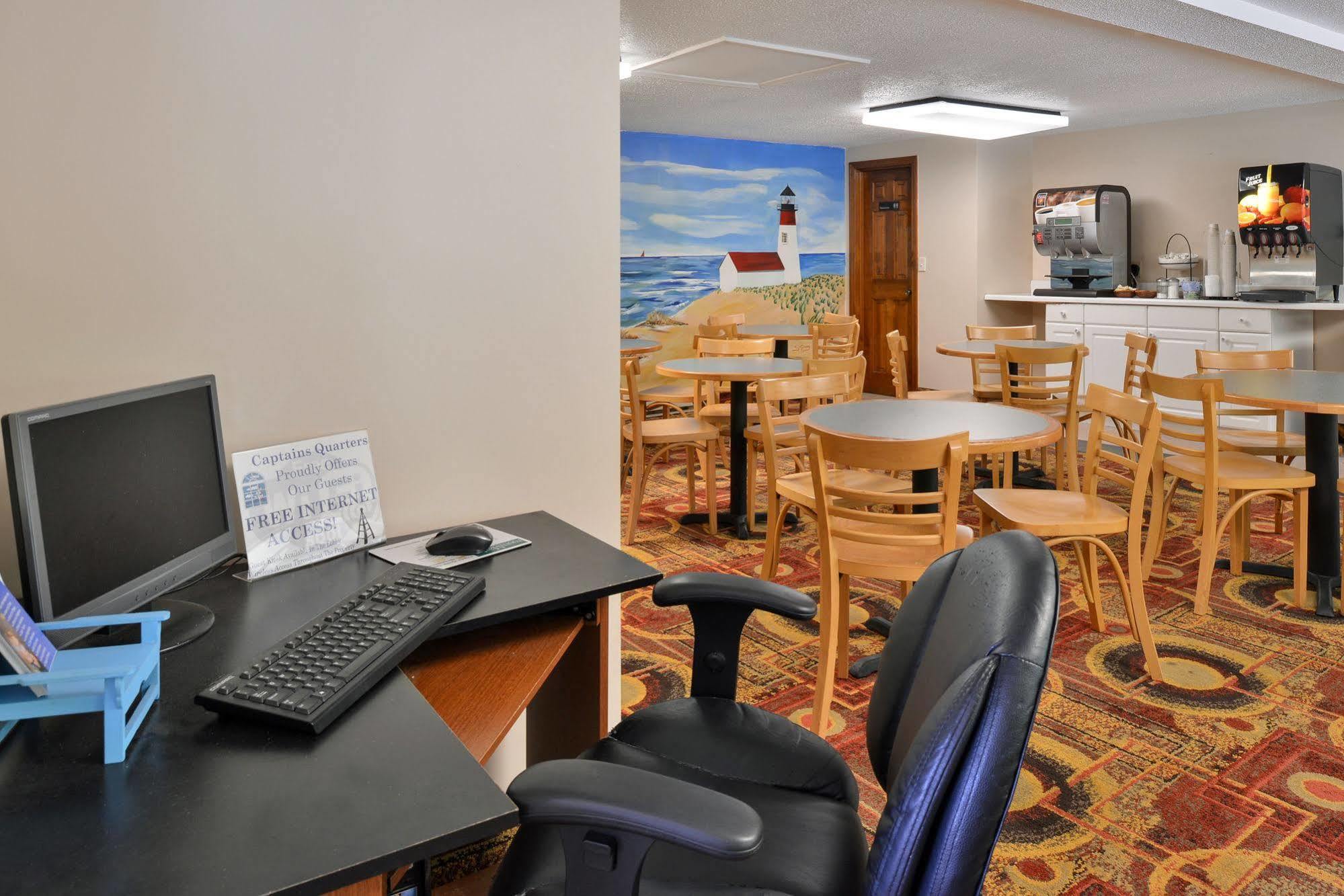 Captains Quarters Motel & Conference Center Истхем Экстерьер фото